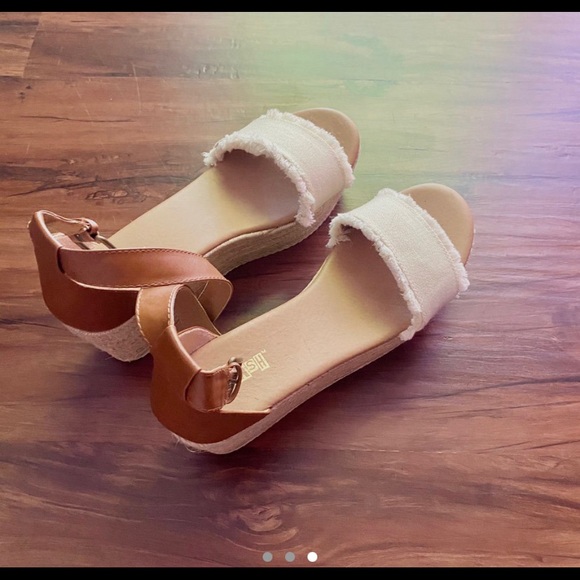 wedge sandals 🌞 - Picture 3 of 3